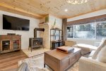 Cozy living areawith fireplace